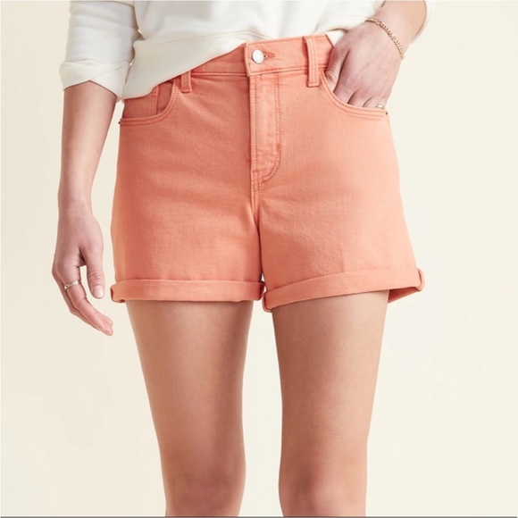 Old Navy Boyfriend Cutoff Shorts in Coral Outrage Mid Rise Cuffed Denim EUC 2 - Picture 1 of 16